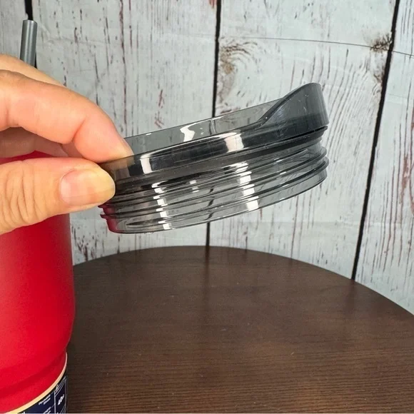 Buc-Ee’s 40 oz water jug tumbler with reusable straw by Yukon Outfitters. New - Picture 11 of 11